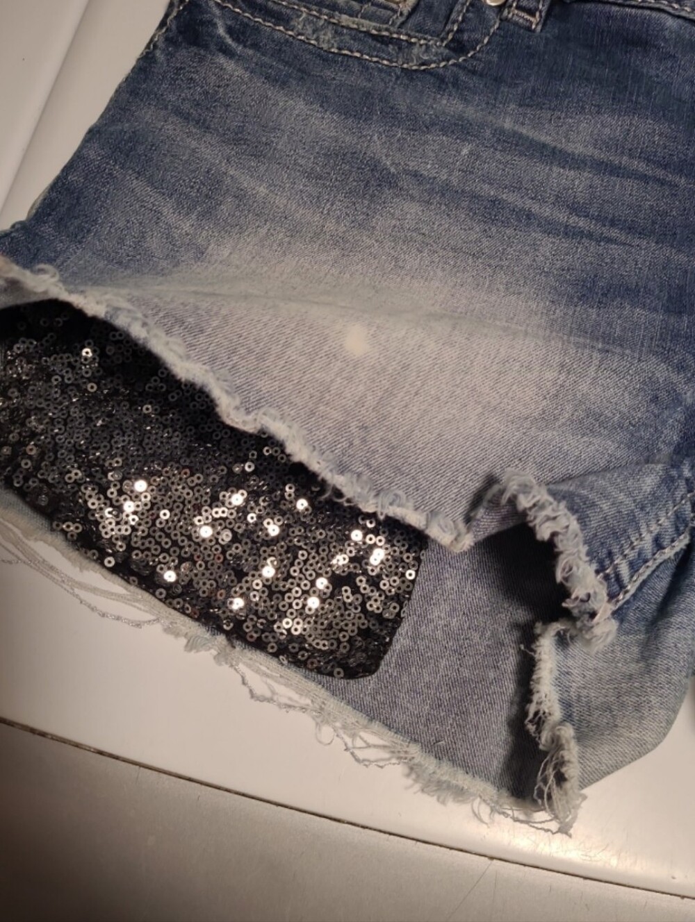 Miss Me Light Distressed Denim Shorts Silver Sequin Accents Mid Rise Easy 29 - Picture 4 of 5